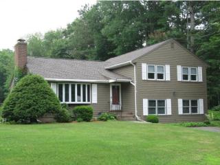 38 Tewksbury Rd, Hampstead, NH 03841 exterior