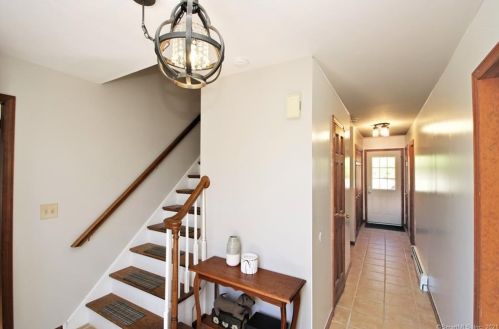 11 Old Dodgingtown Rd, Bethel, CT 06801 exterior