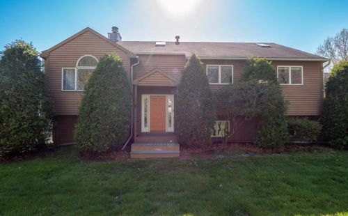 9 Spinnaker Ct, Middletown, RI 02842 exterior