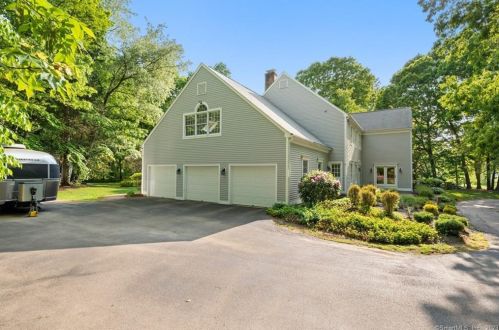 27 Jeremy Dr, East Lyme, CT 06333 exterior