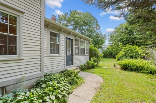95 West St, Warwick, RI 02886 exterior