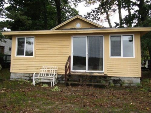 24 Cecil Ave, Hampstead, NH 03841 exterior