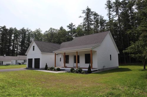 3 Peterson Cir, Concord, NH 03303 exterior