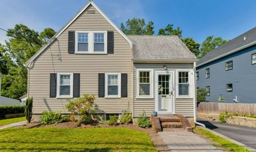 138 Curve St, Dedham, MA 02026 exterior