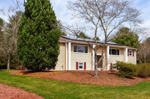 35 Jefferson Dr, East-Greenwich, RI 02818 exterior