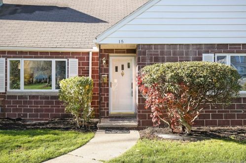 15 Inwood Rd, Bridgeport, CT 06611 exterior