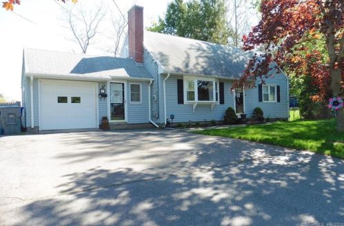 18 Dale Rd, Enfield, CT 06082 exterior