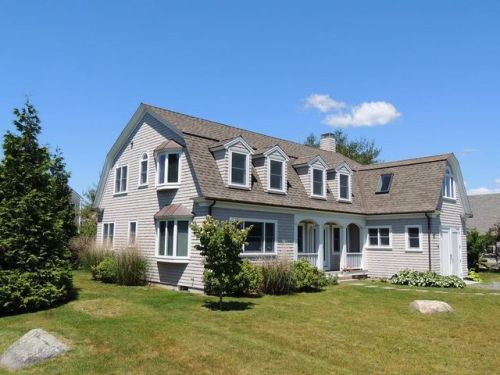 18 Fairway Dr, Horseneck Beach, MA 02790 exterior