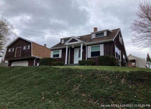 5 Lynn St, Lewiston, ME 04240 exterior