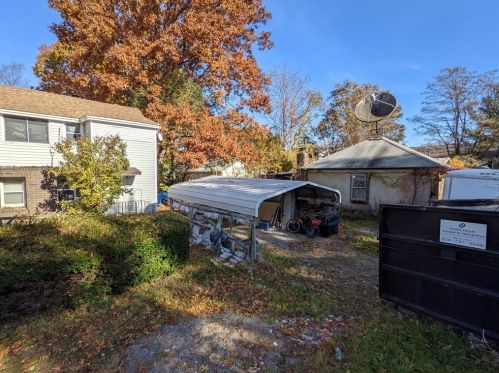 61 Sunderland Rd, Worcester, MA 01604 exterior