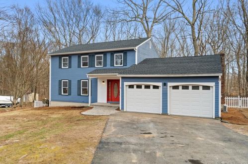 35 Barton Ln, Gales Ferry, CT 06339 exterior