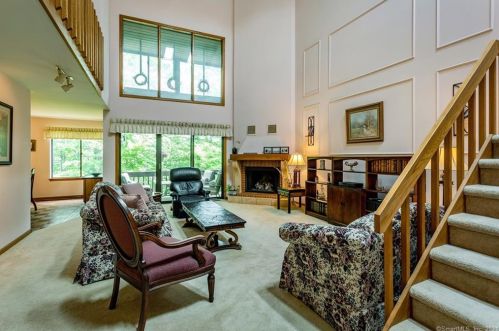 27 Hearthstone Dr, Brookfield-Center, CT 06804 exterior