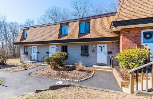 11 King Arthur Dr, Niantic, CT 06357 exterior