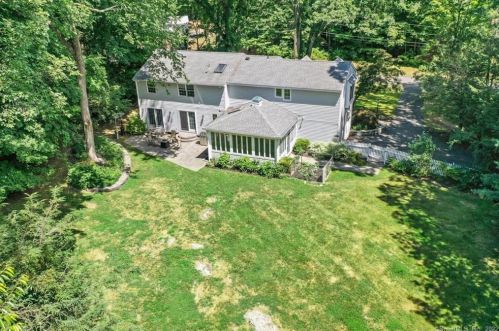 58 Walnut Grove Rd, Ridgefield, CT 06877 exterior