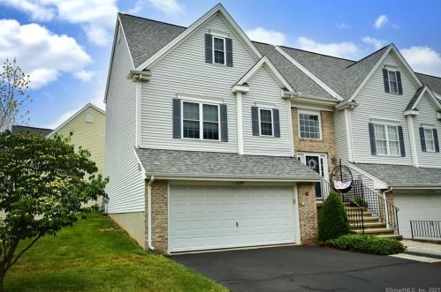 41 Cobblestone Ct, Hartford, CT 06111 exterior
