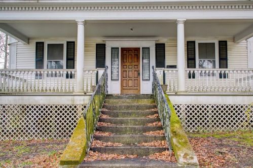 7 Champlin St, Newport, RI 02840 exterior