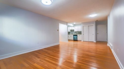 18 Pond St, Roxbury-Xing, MA 02130 exterior