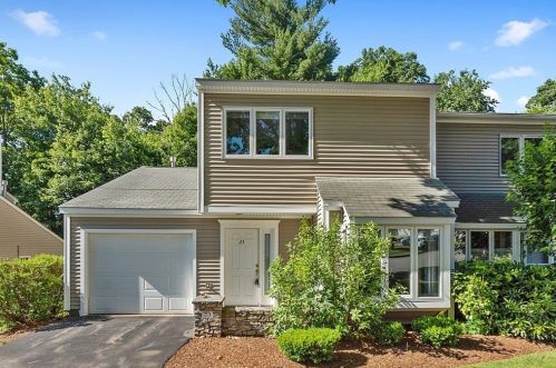 23 Oakwood Ln, Worcester, MA 01604 exterior