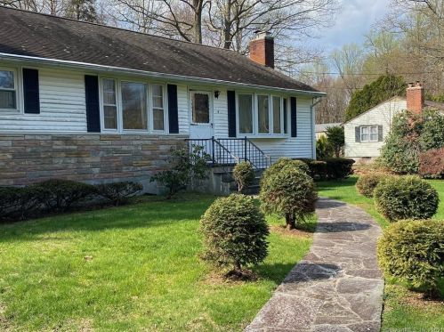 4 Pam Bar Dr, Huntington, CT 06484 exterior