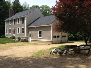 29 Old Candia Rd, Deerfield, NH 03037 exterior