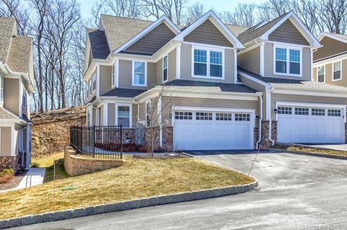 22 Hunting Ridge Ln, Bethel, CT exterior