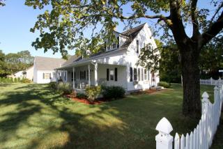 1243 Main St, Cotuit, MA 02635 exterior