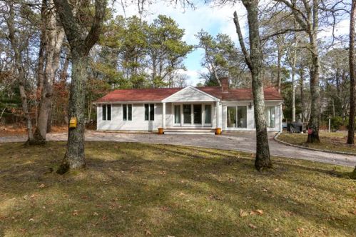 68 Fullers Marsh Rd, Cotuit, MA 02635 exterior