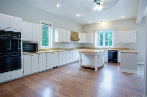 48 Edgerton Rd, Granby, CT 06090 exterior