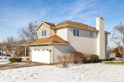 78 Brookview Ln, Middletown, CT 06457 exterior