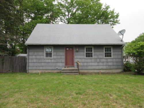 11 Friar Tuck Ln, Oxford, MA 01540 exterior