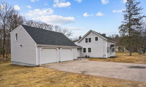 4220 Diamond Hill Rd, Cumberland, RI 02864 exterior