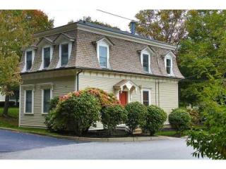 27 Higgins St, Smithfield, RI 02917 exterior