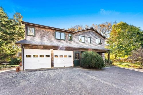 8 Meadow Ave, Westerly, RI 02891 exterior