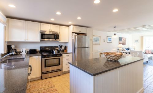 459 Katama Rd, Edgartown, MA 02539 exterior