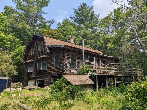 1698 Putnam Pike, Glocester, RI 02814 exterior