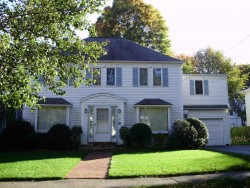 40 Lantern Ln, Newton, MA 02459 exterior