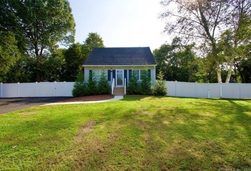 96 Parsons Rd, Enfield, CT 06082 exterior