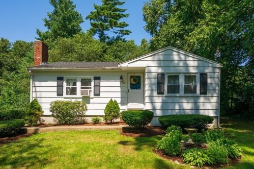 17 Ridge Rd, Halifax, MA 02338 exterior