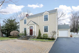 85 Hoyt St, Tokeneke, CT 06820 exterior