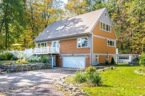 285 Crystal Lake Rd, Middletown, CT 06457 exterior