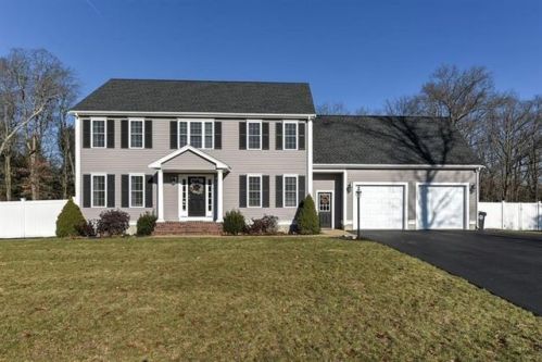 4 Parkview Ln, Avon, MA 02322 exterior