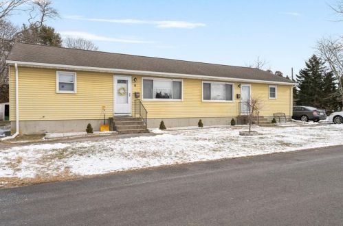 8 A St, Westerly, RI 02891 exterior