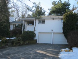 33 Sky View Cir, Newton, MA 02459 exterior