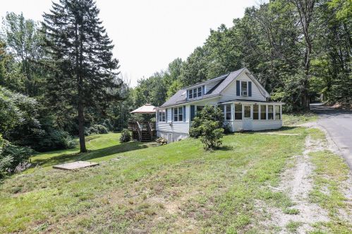 11 Maplewold Rd, Weare, NH 03281 exterior