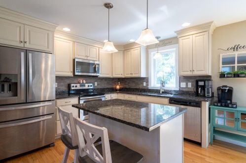 13 Calla Rd, Londonderry, NH 03038 exterior