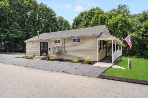 26 Pond St, Moosup, CT 06354 exterior