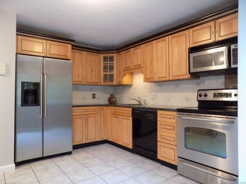 89 Chestnut St, Bethel, CT 06801 exterior