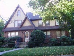 20 Locksley Rd, Newton, MA 02459 exterior
