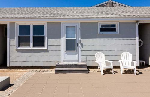 566 Shore Rd, North Truro, MA 02652 exterior