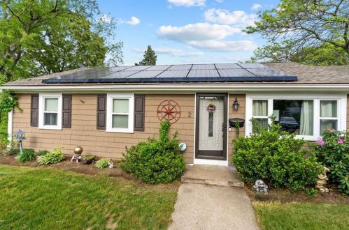 2 Dunbar Ct, Warwick, RI 02886 exterior